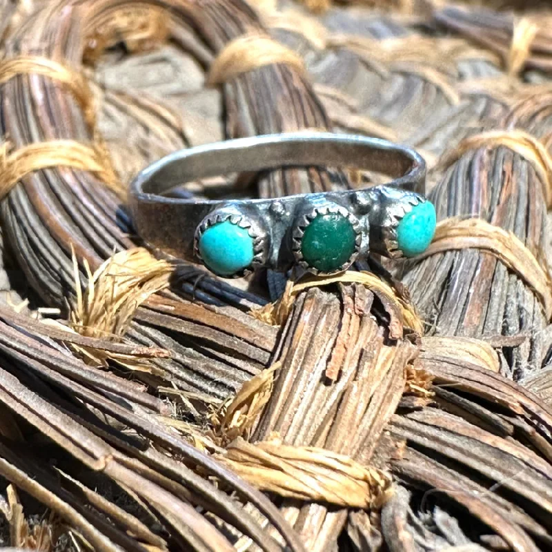 women's luxury diamond rings -Tiny Sterling Silver Turquoise Row Ring Size 4