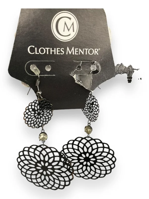 women's beaded earrings -Earrings Dangle/drop By Clothes Mentor