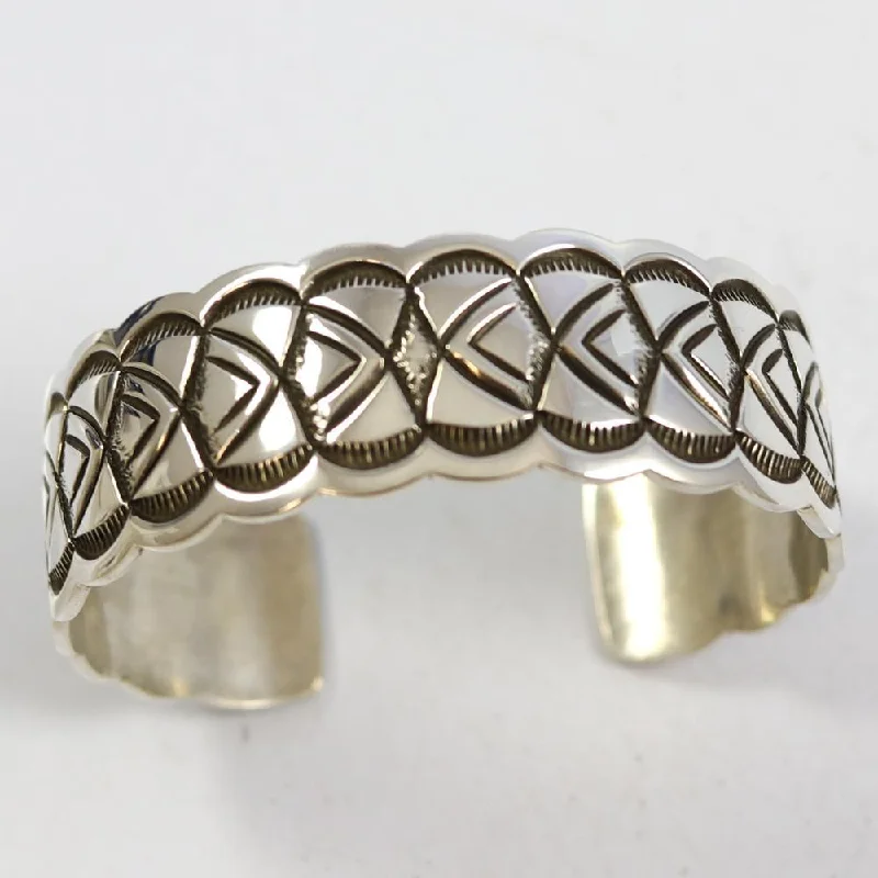 women's stylish bangles -Silver Cuff