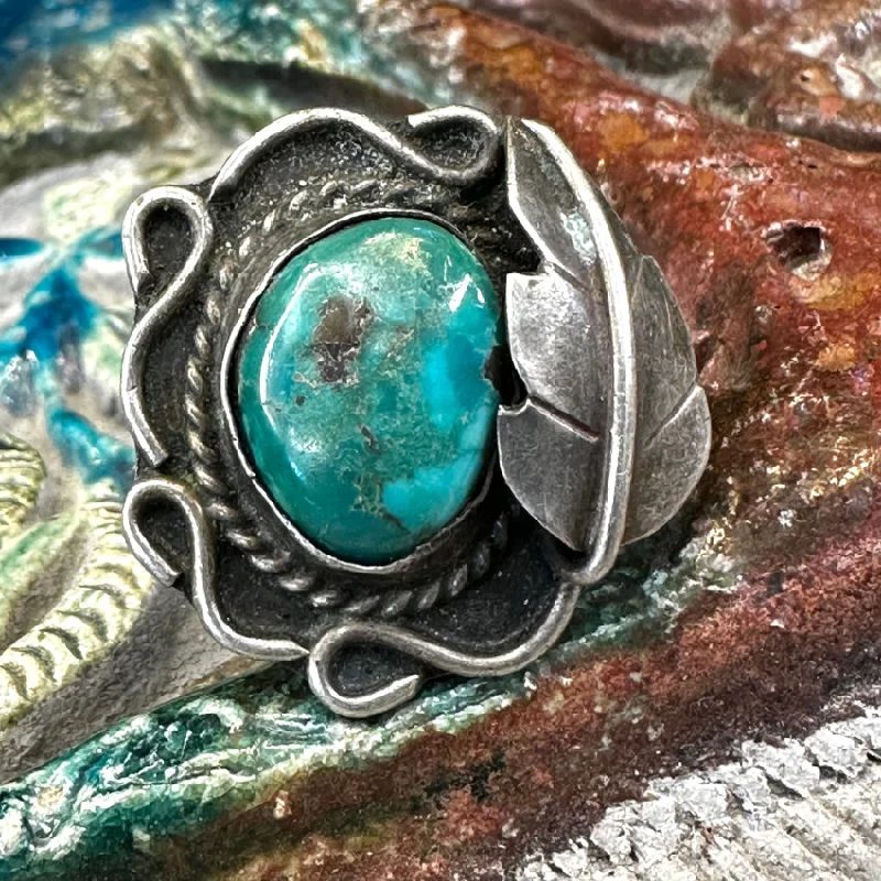 women's engagement rings -Vintage Navajo Sterling Silver Bi-Colored Turquoise Ring Size 5.5