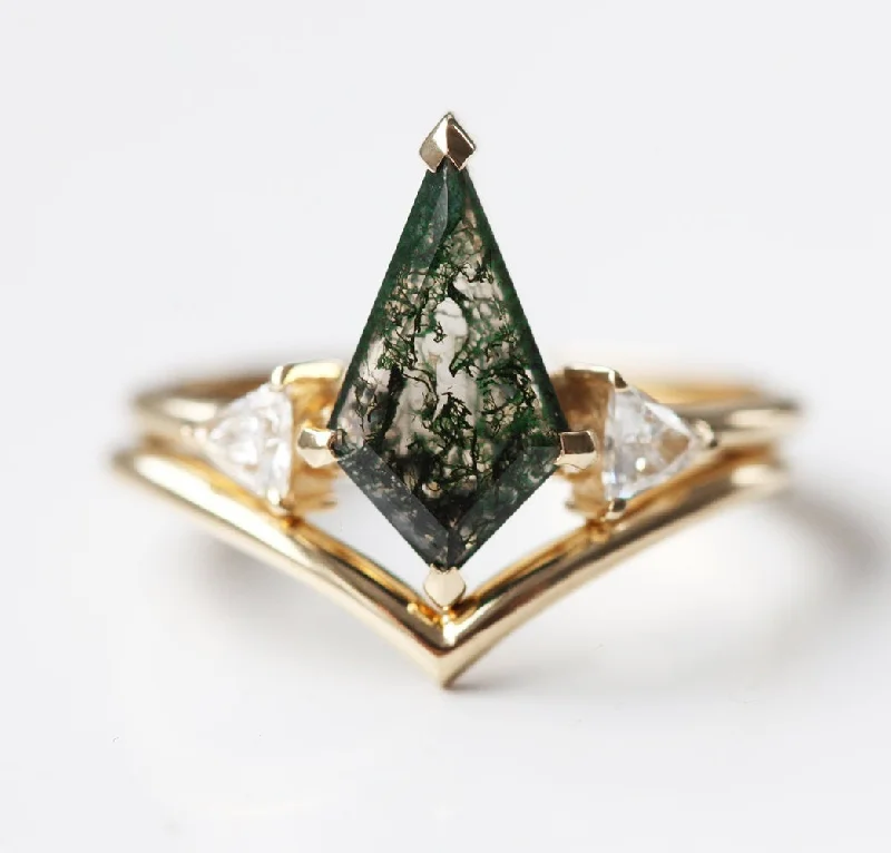 women's elegant gold necklaces -Avery Kite Moss Agate Ring with Chevron Band