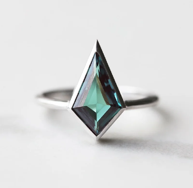 women's art deco necklaces -Zara Kite Alexandrite Ring