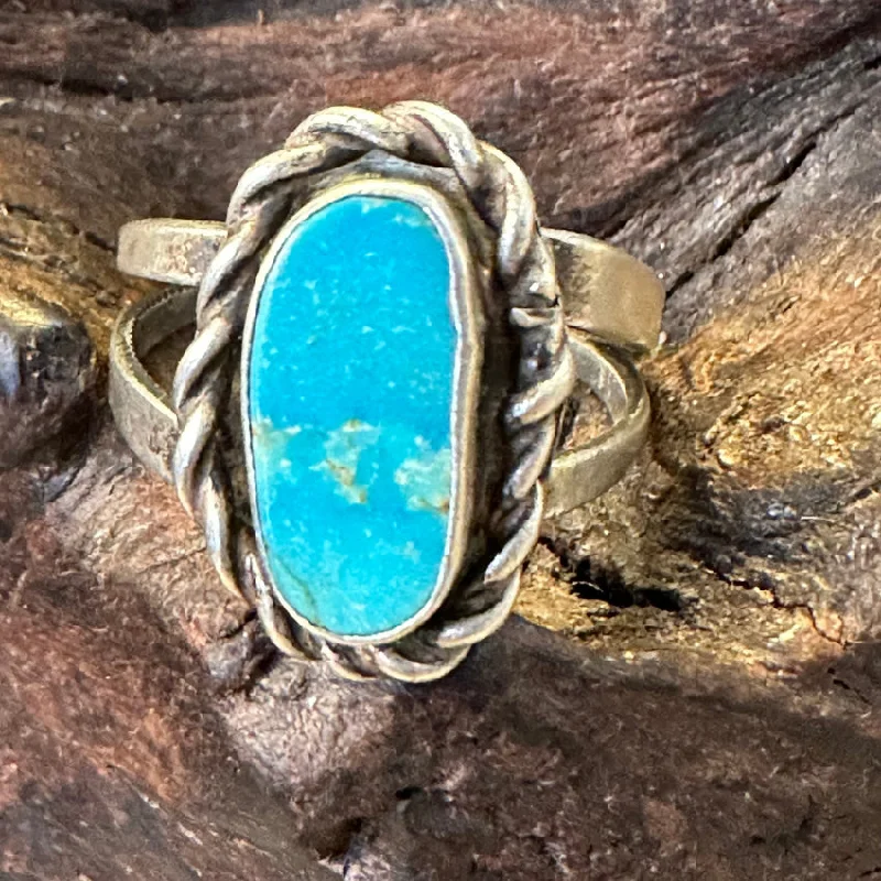 women's silver stackable rings -Vintage Navajo Sterling Silver & Turquoise Ring Size 8 1/4