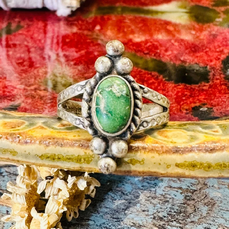 women's ring for gift -Vintage Navajo Sterling Silver Green Turquoise Ring Size 7