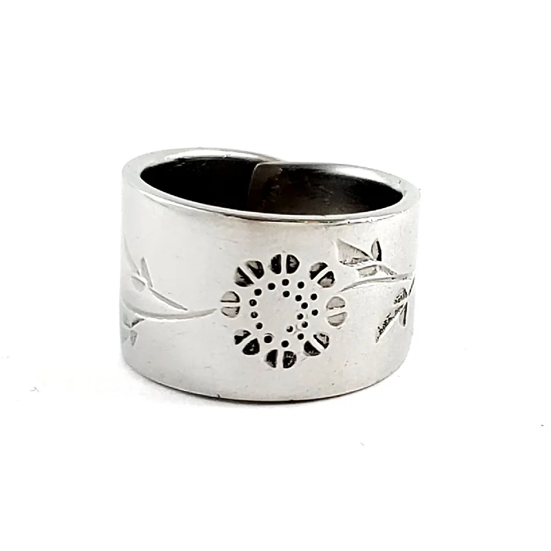 women's diamond rings -Vintage Wood Dale Sunflowers Stainless Steel Spoon Ring