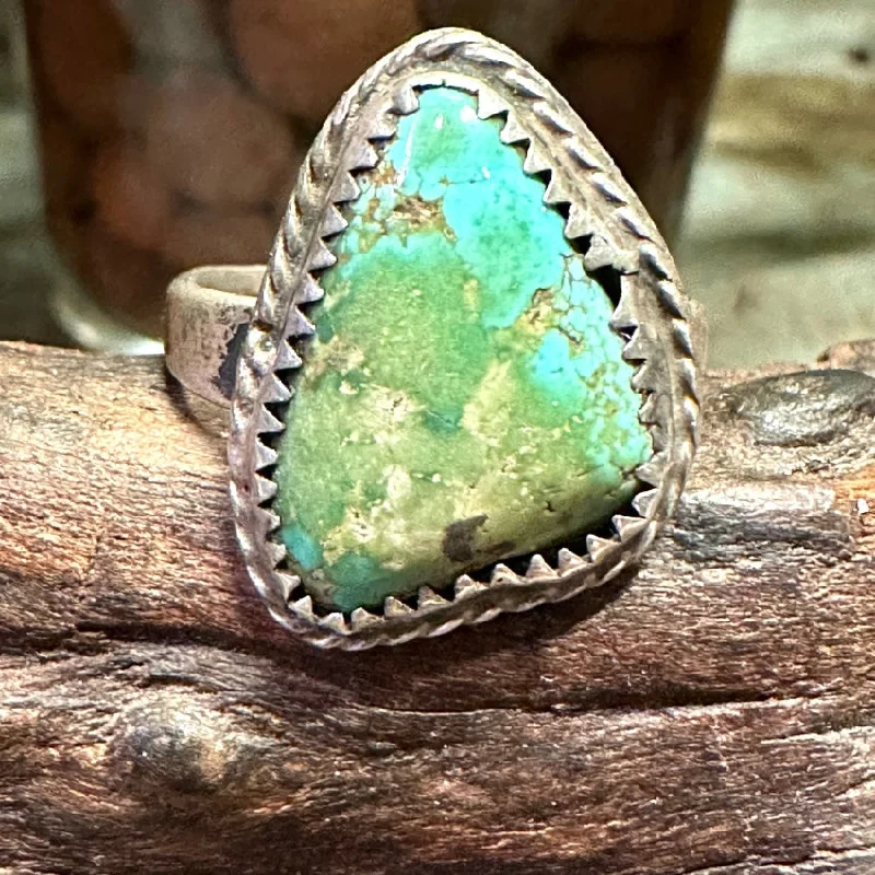 women's pearl rings -Vintage Navajo Triangular Turquoise Stone Ring Size 9.5