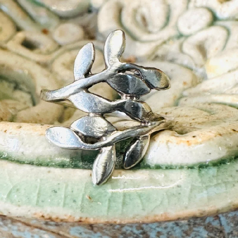 women's wedding set rings -Sterling Silver Leafy Vine Ring Size 6