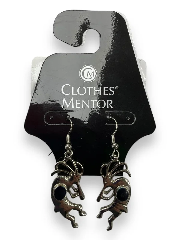 women's trendy earrings -Earrings Dangle/drop By Clothes Mentor